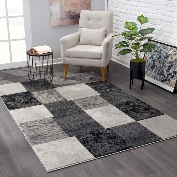 Homeroots 5 x 8 ft. Gray Geometric Blocks Area Rug 393802 - main